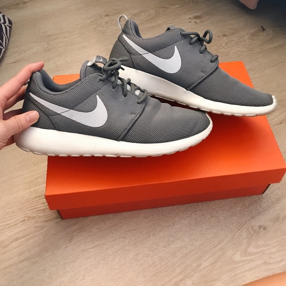 Nike Shoes - Nike Roshes Grey